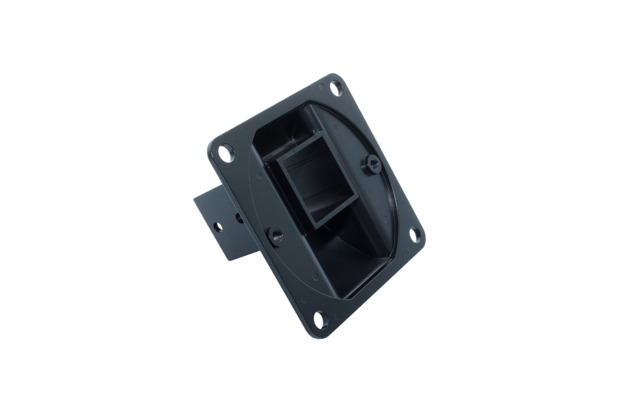 Maschinenfuß-Pfostenanker mit den Maßen 150x150 mm, dient als Standbasis für Konstruktionen aus Item und Bosch Aluminiumprofilen	 Rückansicht des 150x150mm Maschinenfuß-Pfostenankers für Item/Bosch Profile