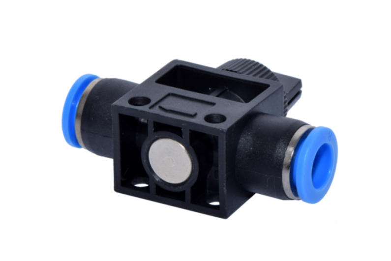 Pneumatisches Push-in Absperrventil (2-Wege-Ventil) aus POM/Edelstahl/Messing für den Einsatz in Druckluftsystemen	 Rückansicht des pneumatischen Zweiwege-Absperrventils (Push-in)